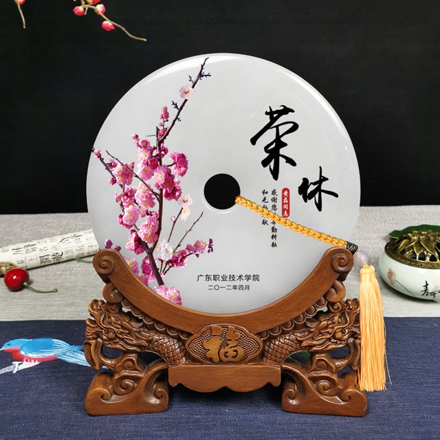 退休送妈妈什么礼物    退休送妈妈，温馨礼物传递深情厚意