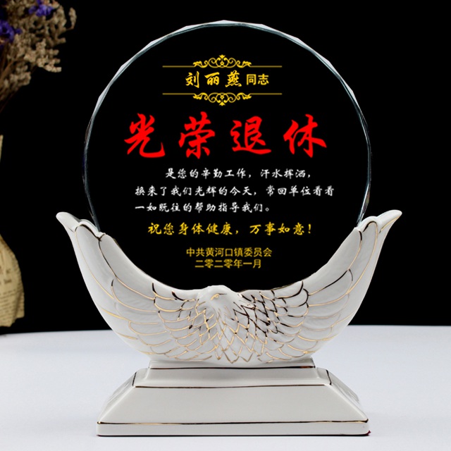 领导退休单位送什么礼品    领导退休，单位应送何种寓意深长的礼品？